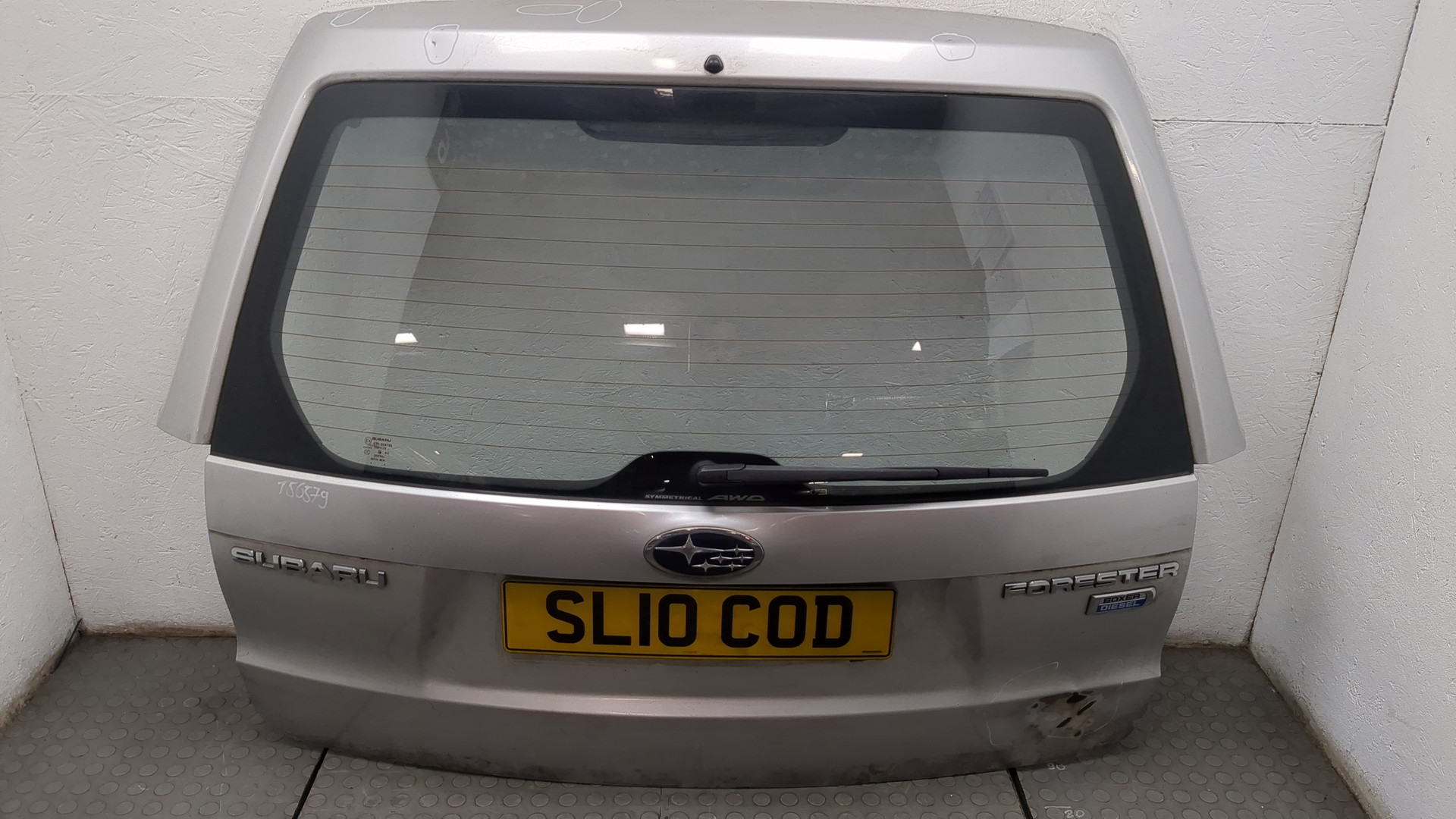 Дверь багажника