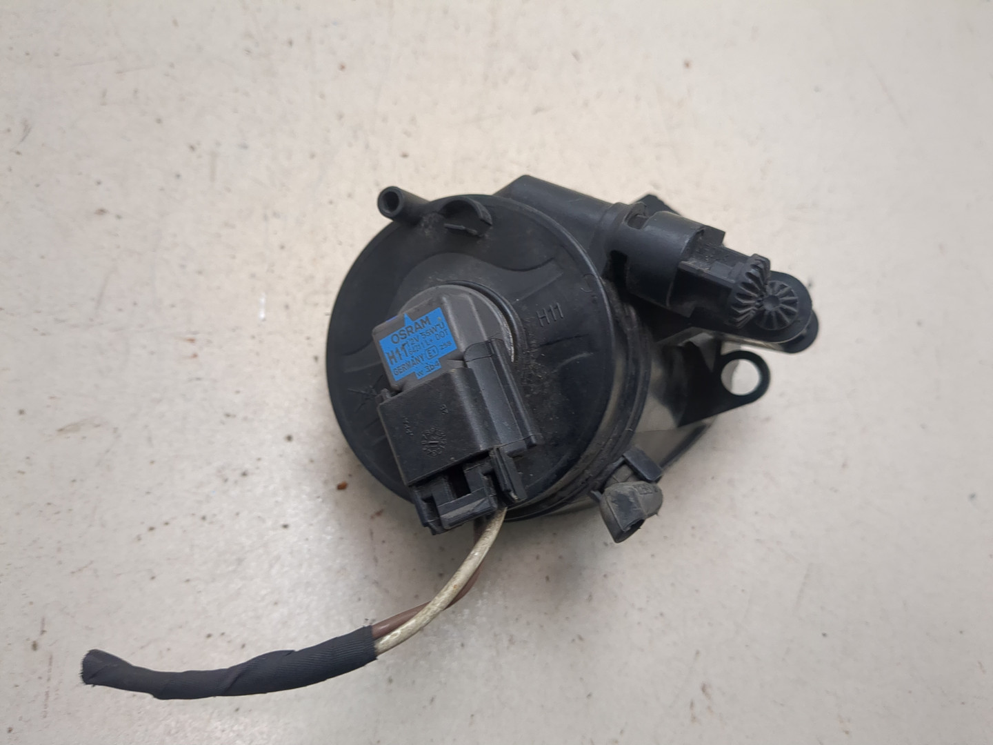 Фара противотуманная левая