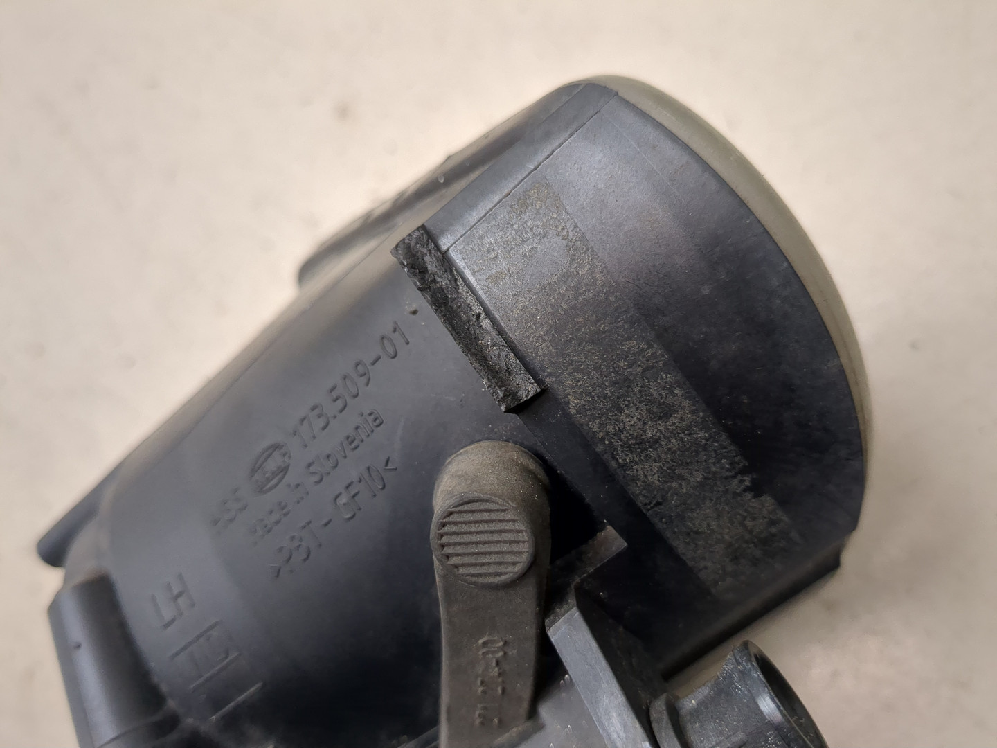 Фара противотуманная левая