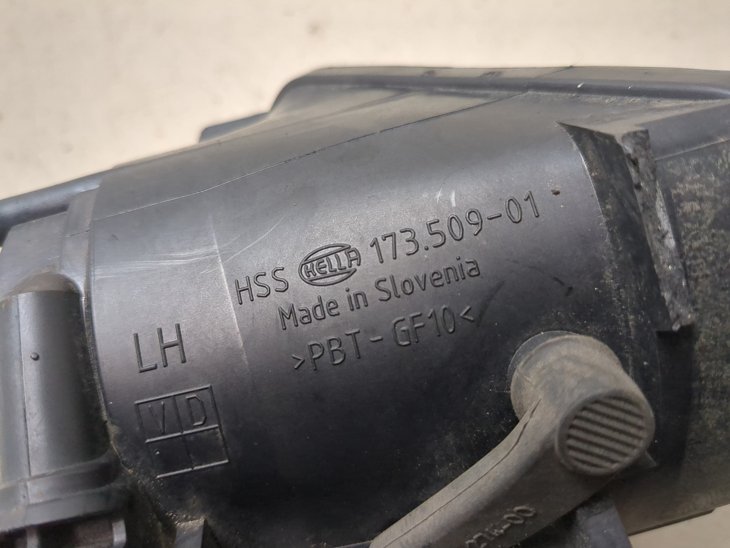 Фара противотуманная левая