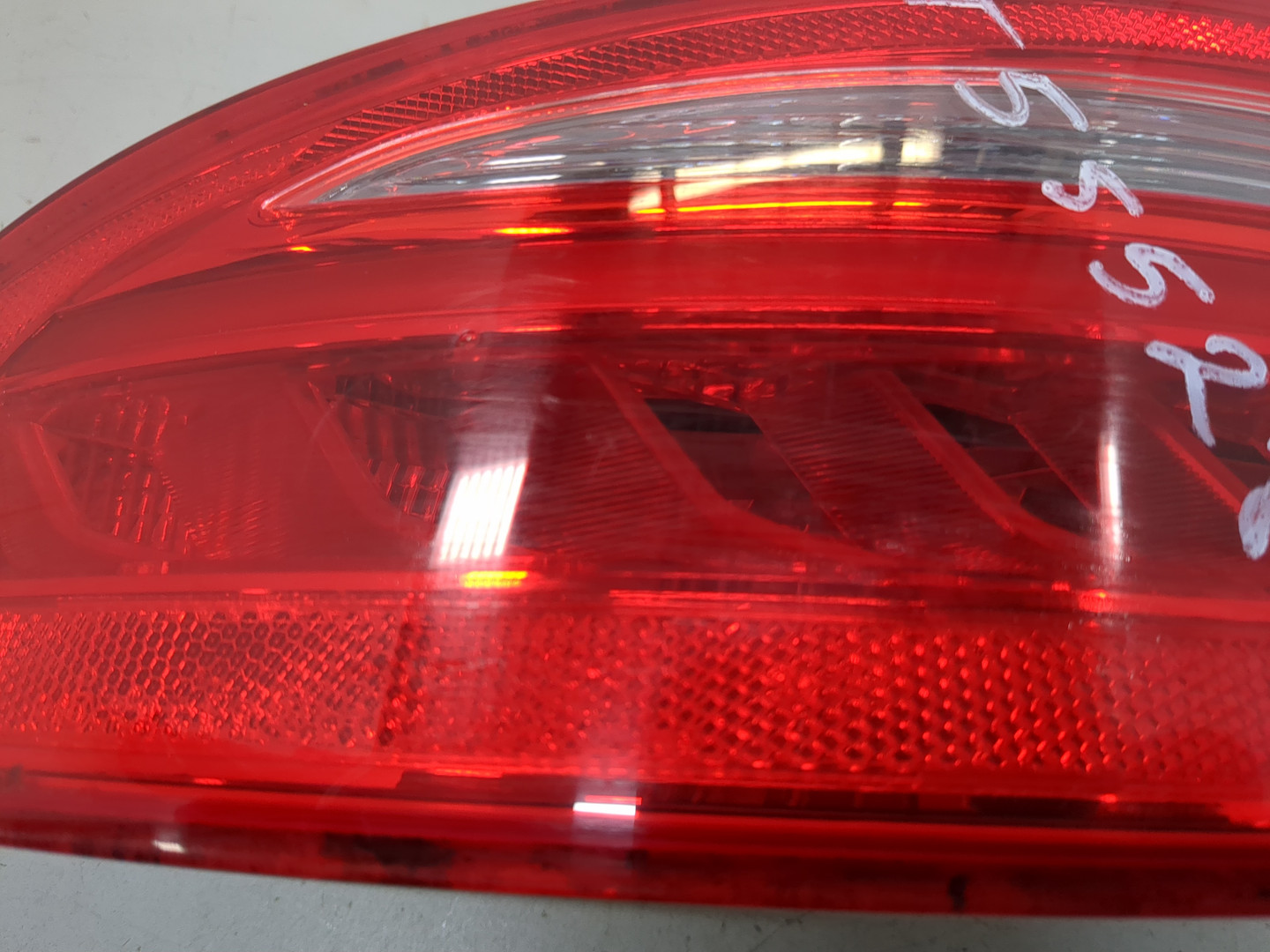 Фонарь задний левый