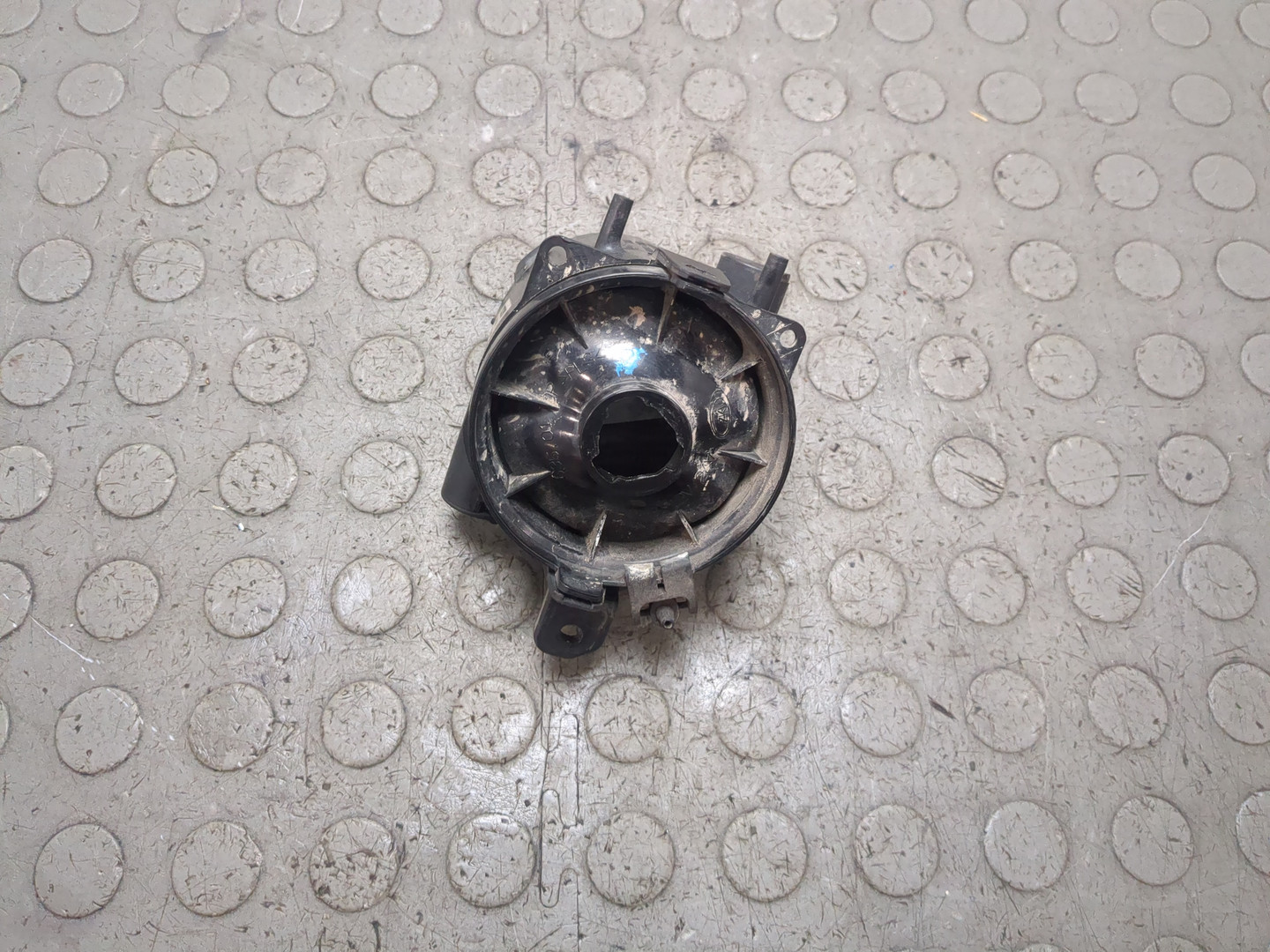 Фара противотуманная левая