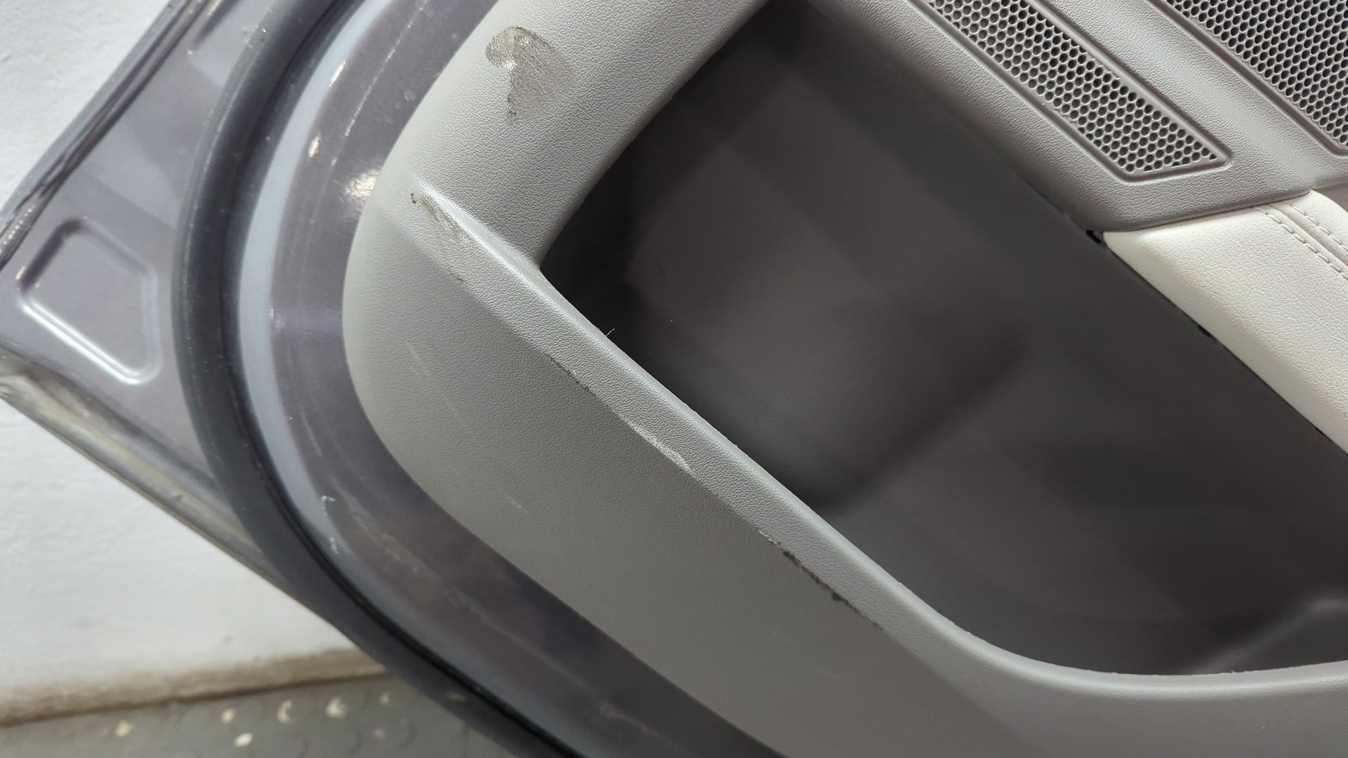 Дверь задняя правая