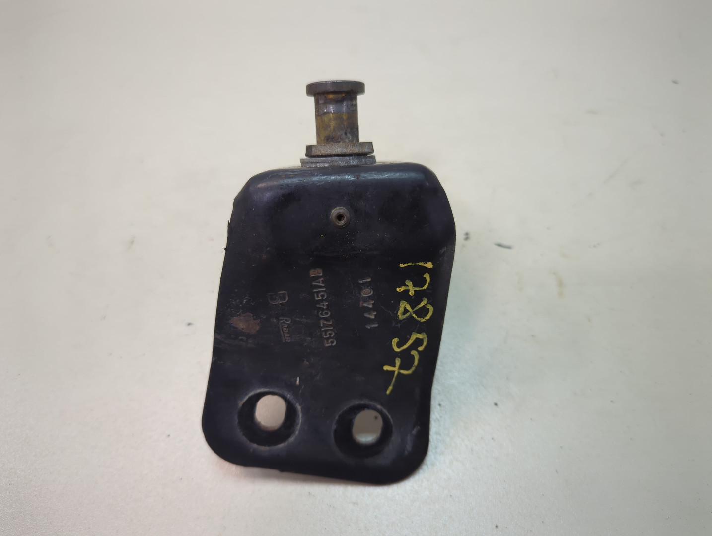 Замок багажника