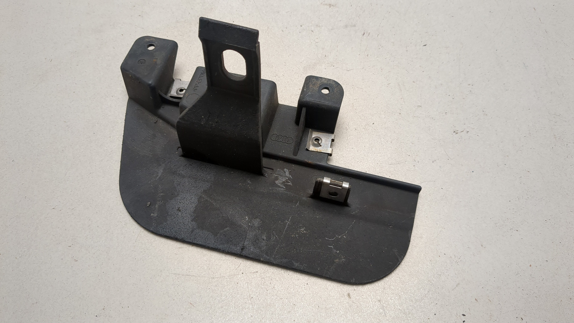 Брызговик задний правый