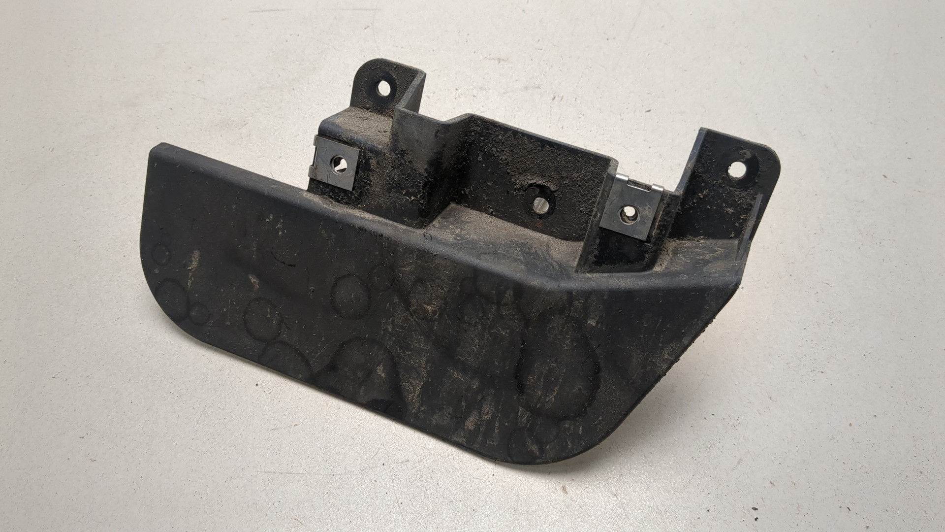 Брызговик задний правый