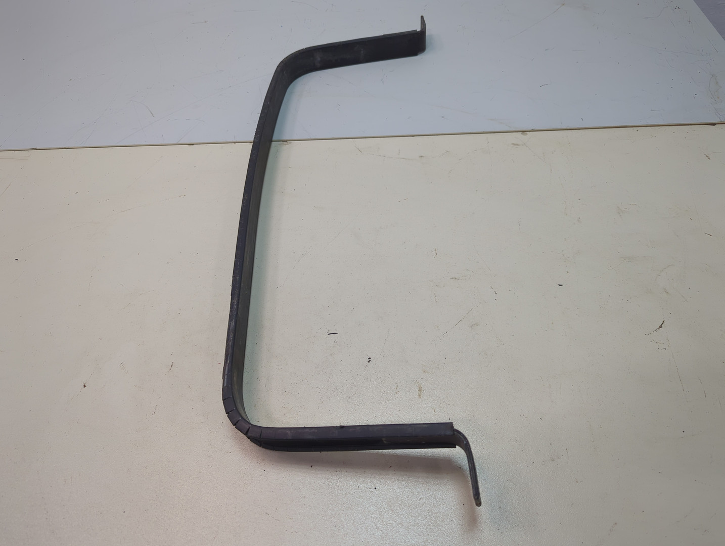 Лента крепления бензобака