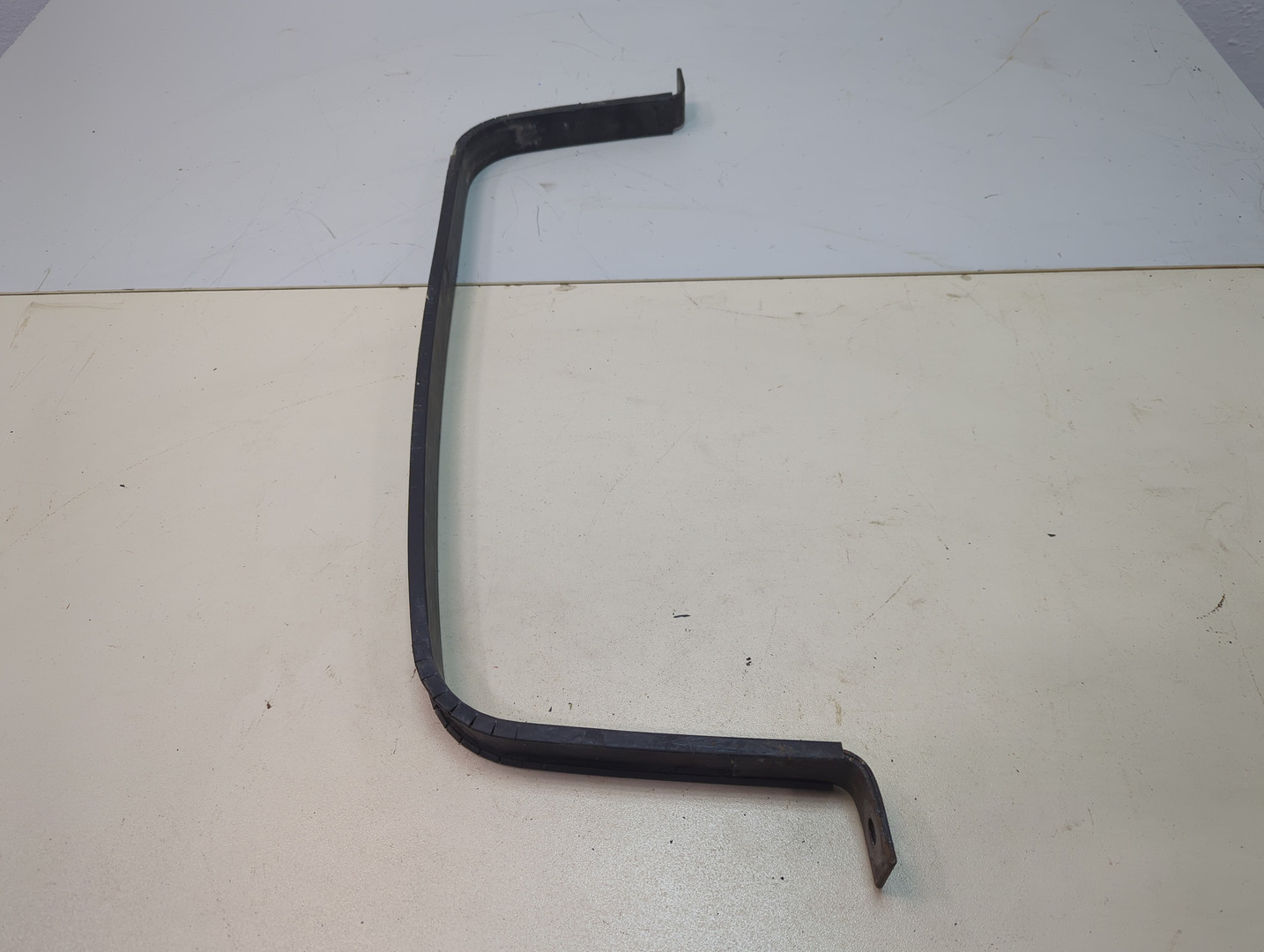 Лента крепления бензобака