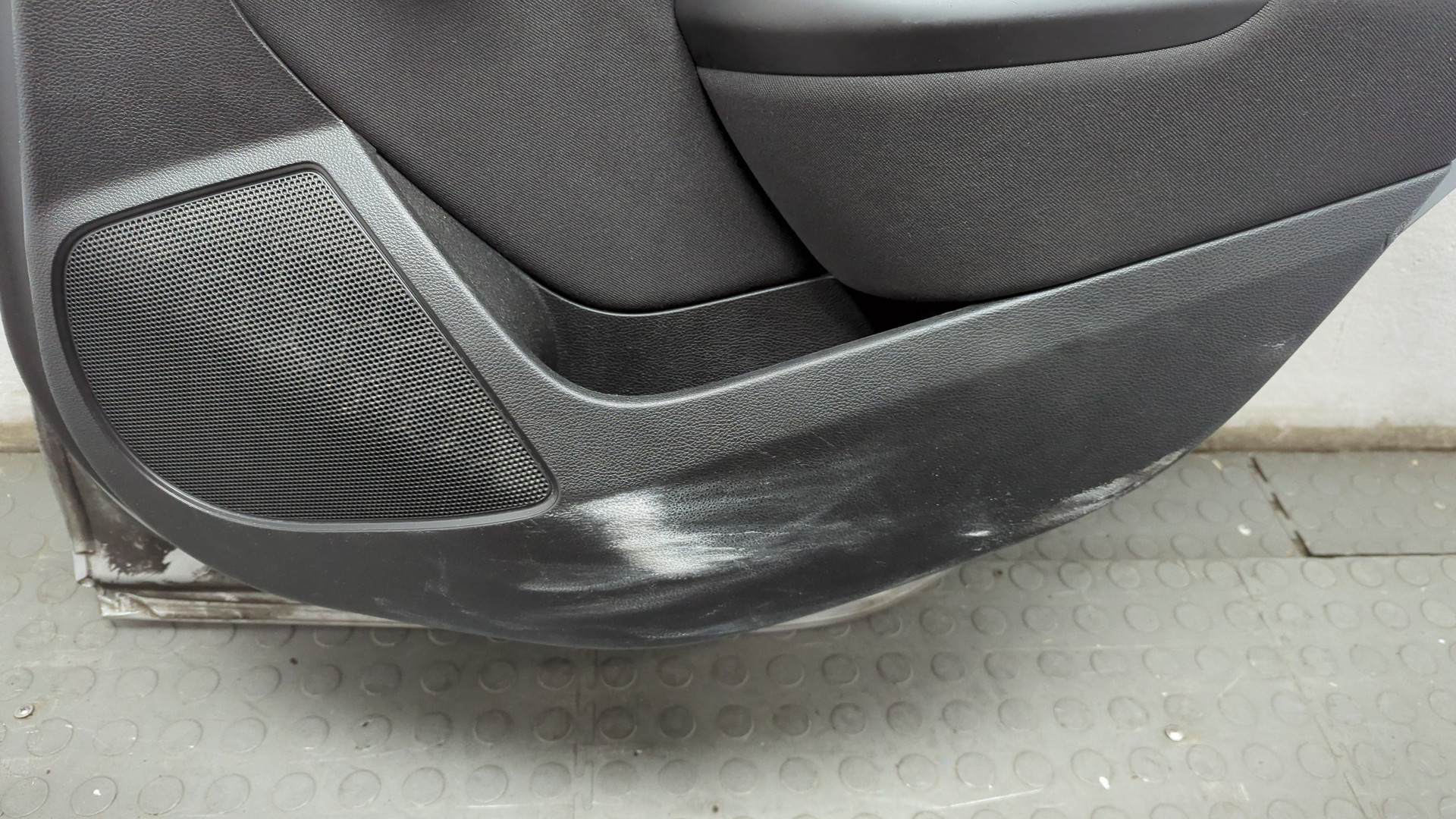 Дверь задняя правая