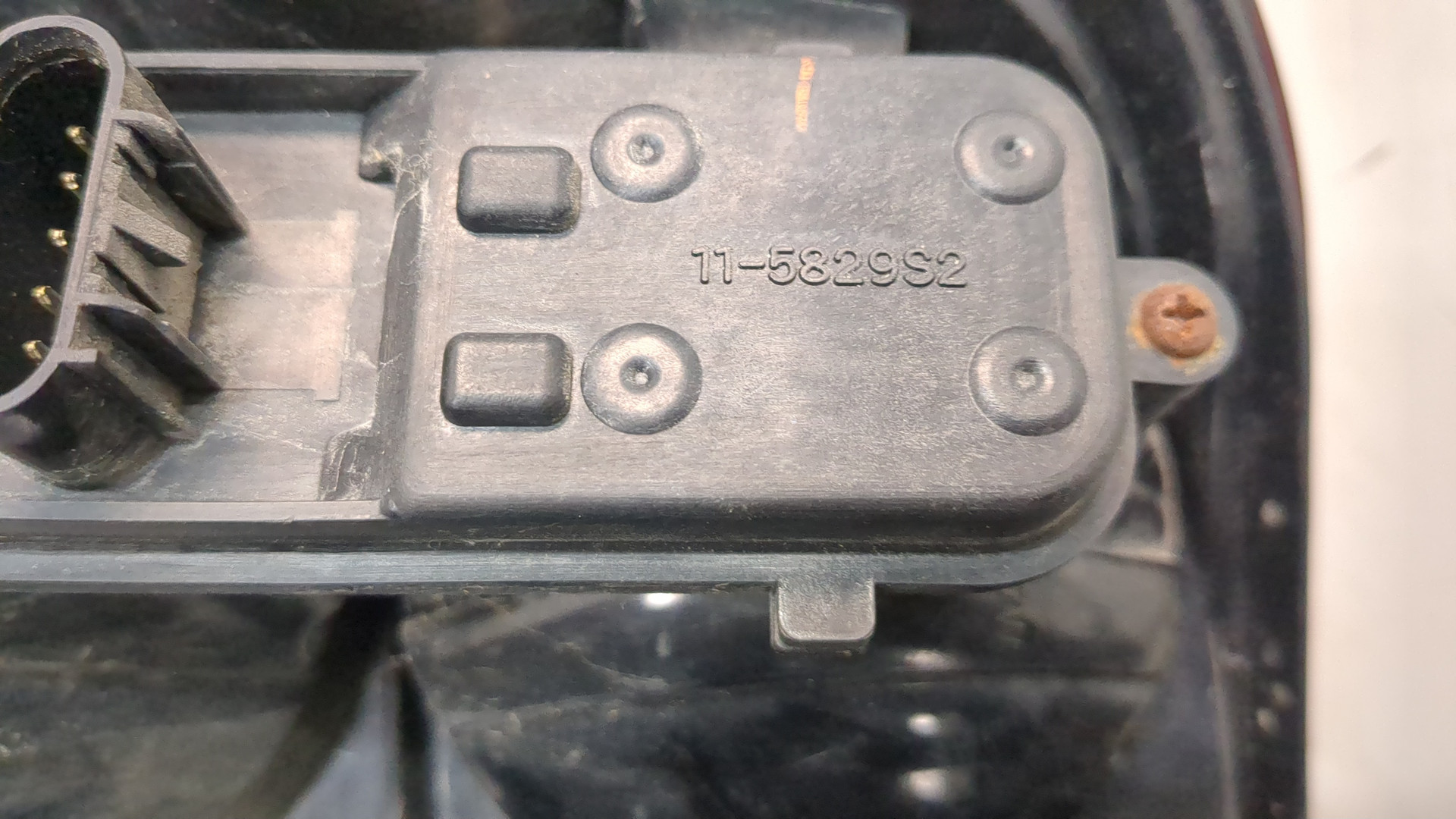 Фонарь задний правый