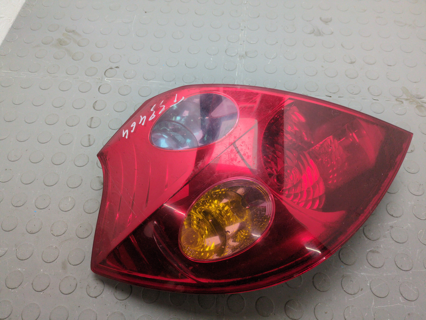 Фонарь задний левый