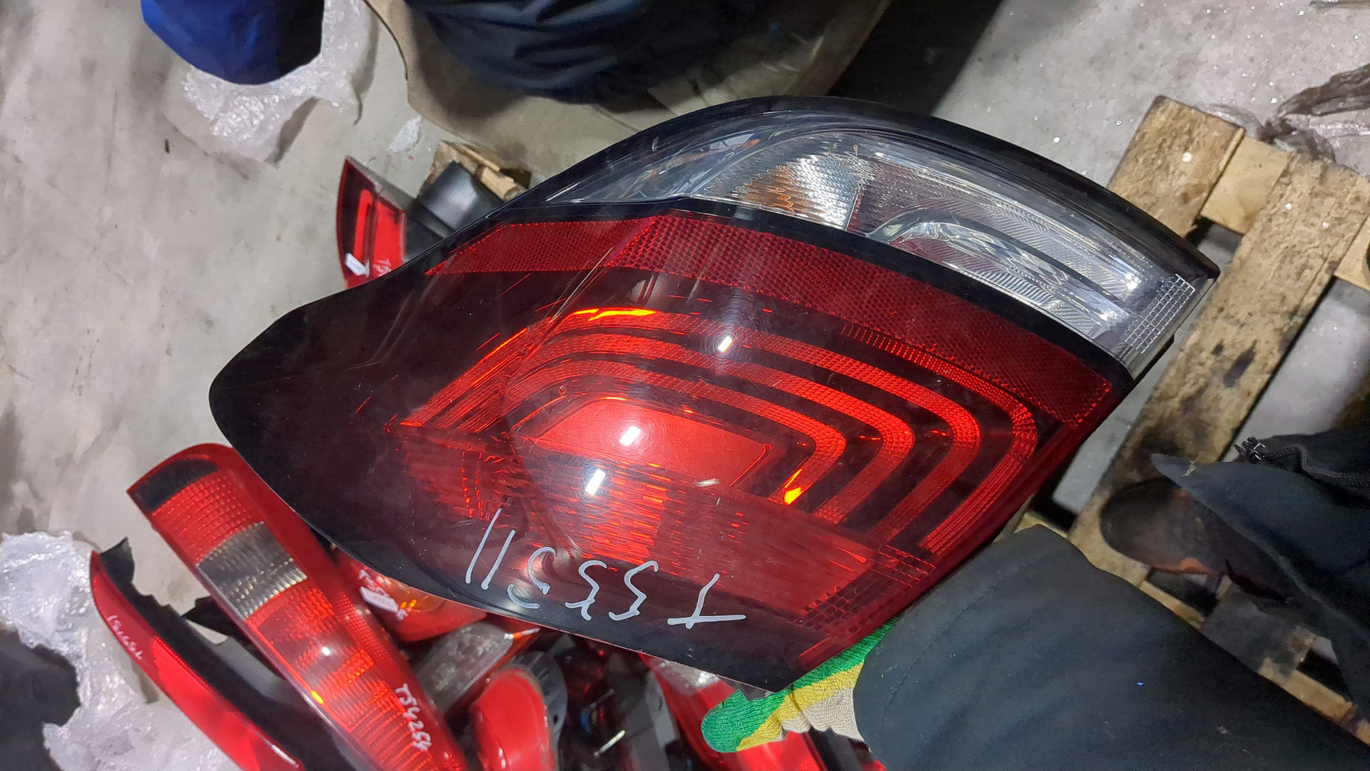 Фонарь задний правый