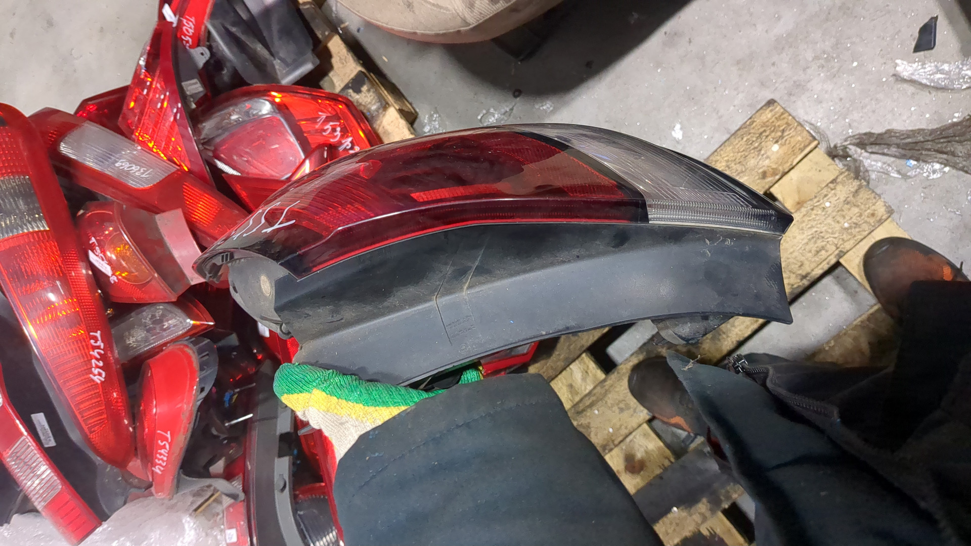 Фонарь задний правый