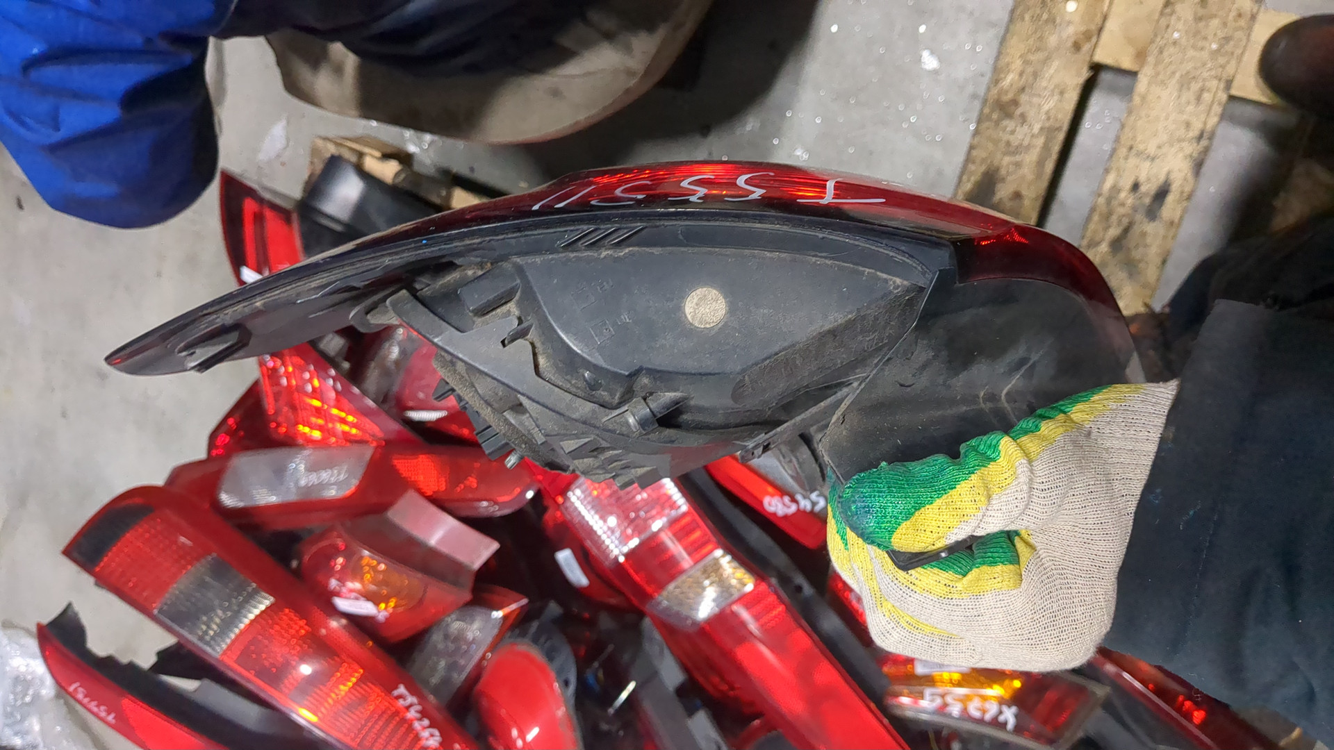 Фонарь задний правый