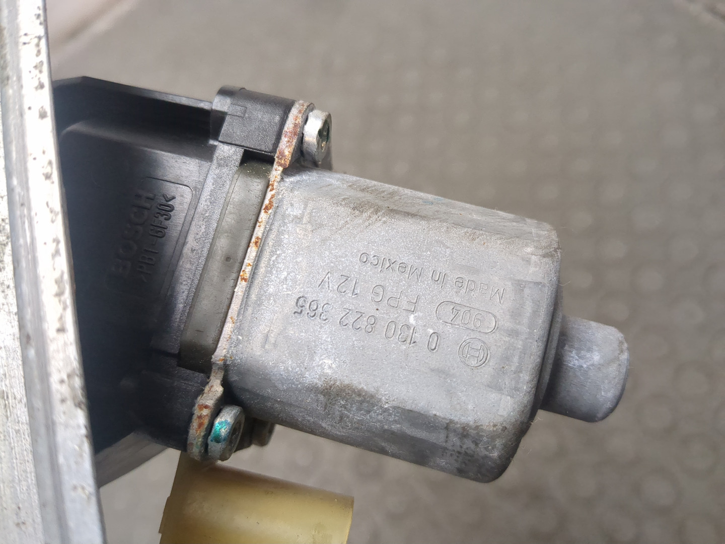 Стеклоподъемник электр. задний левый