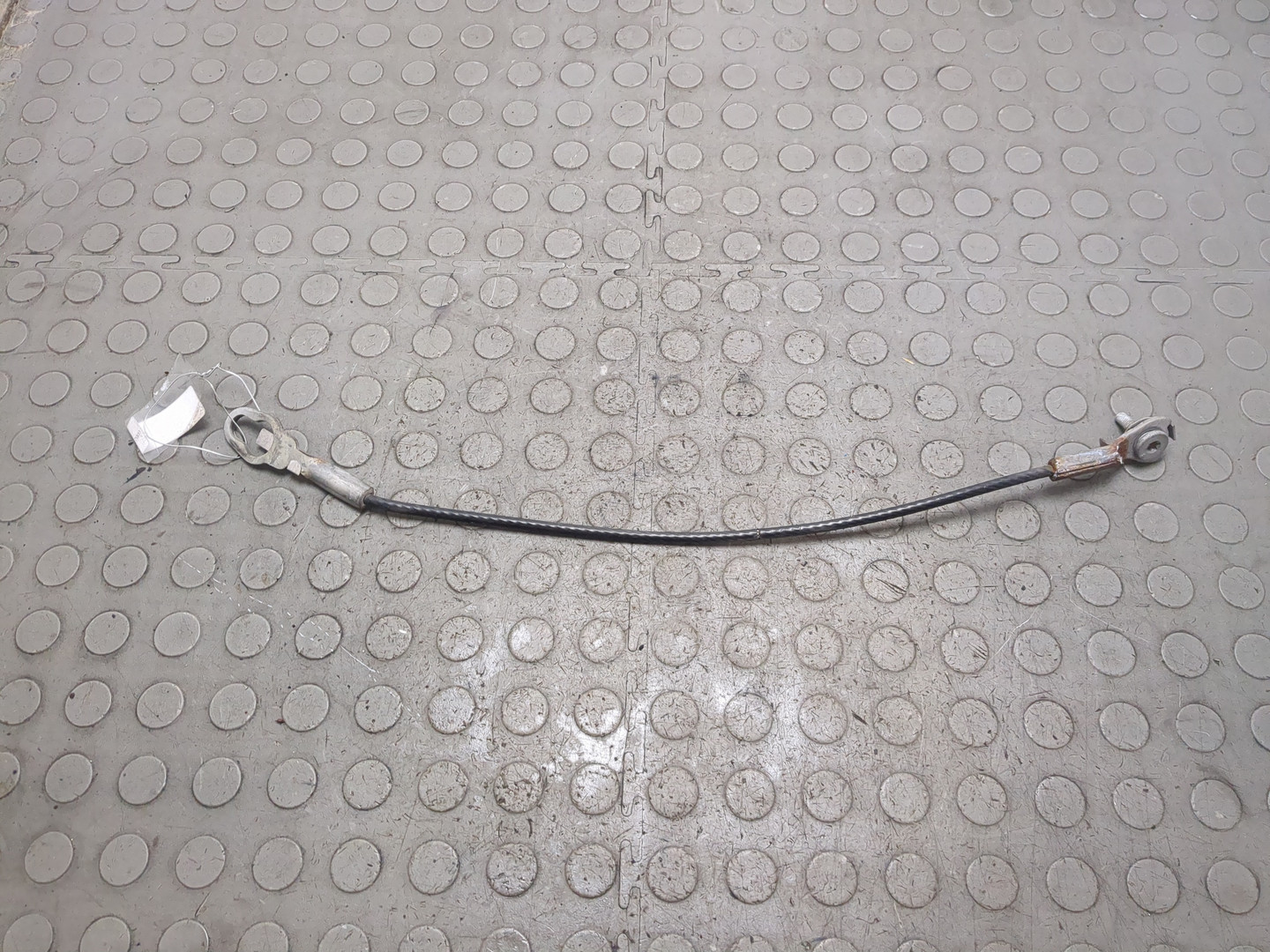 Петля крышки багажника