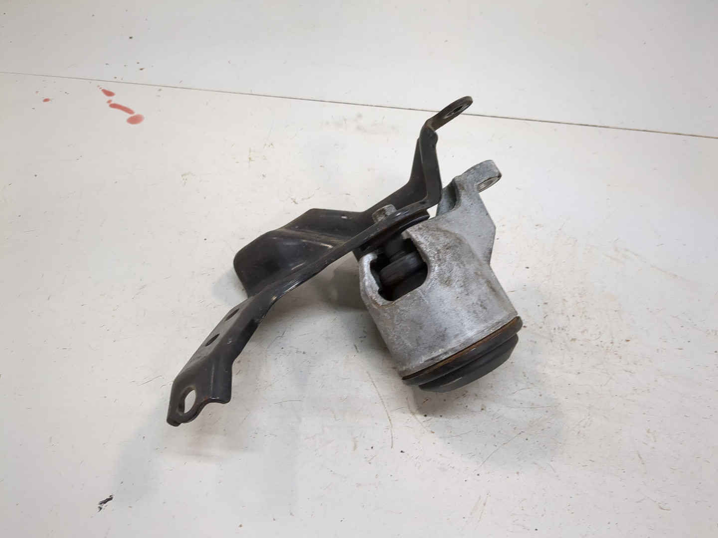 Опора двигателя