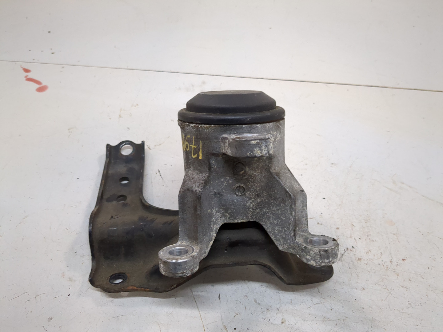 Опора двигателя