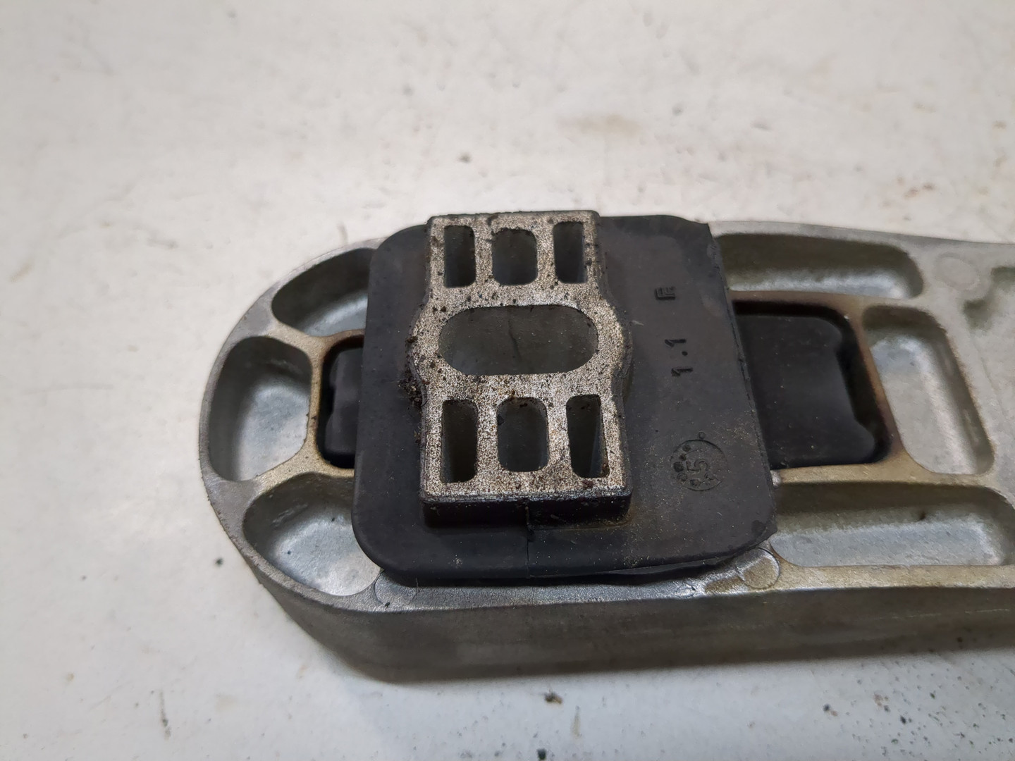 Опора двигателя