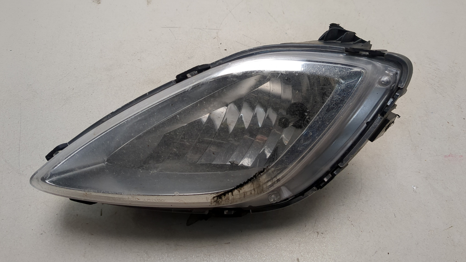 Фара противотуманная левая