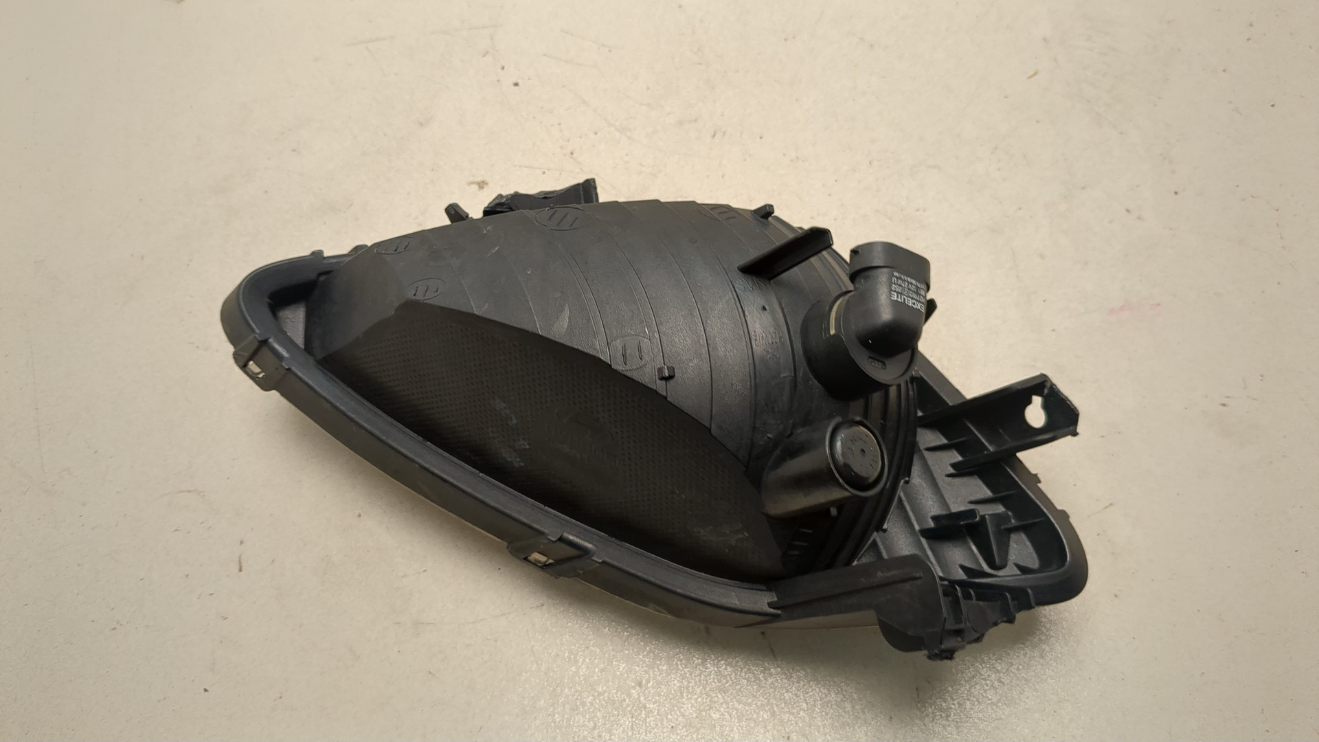 Фара противотуманная левая