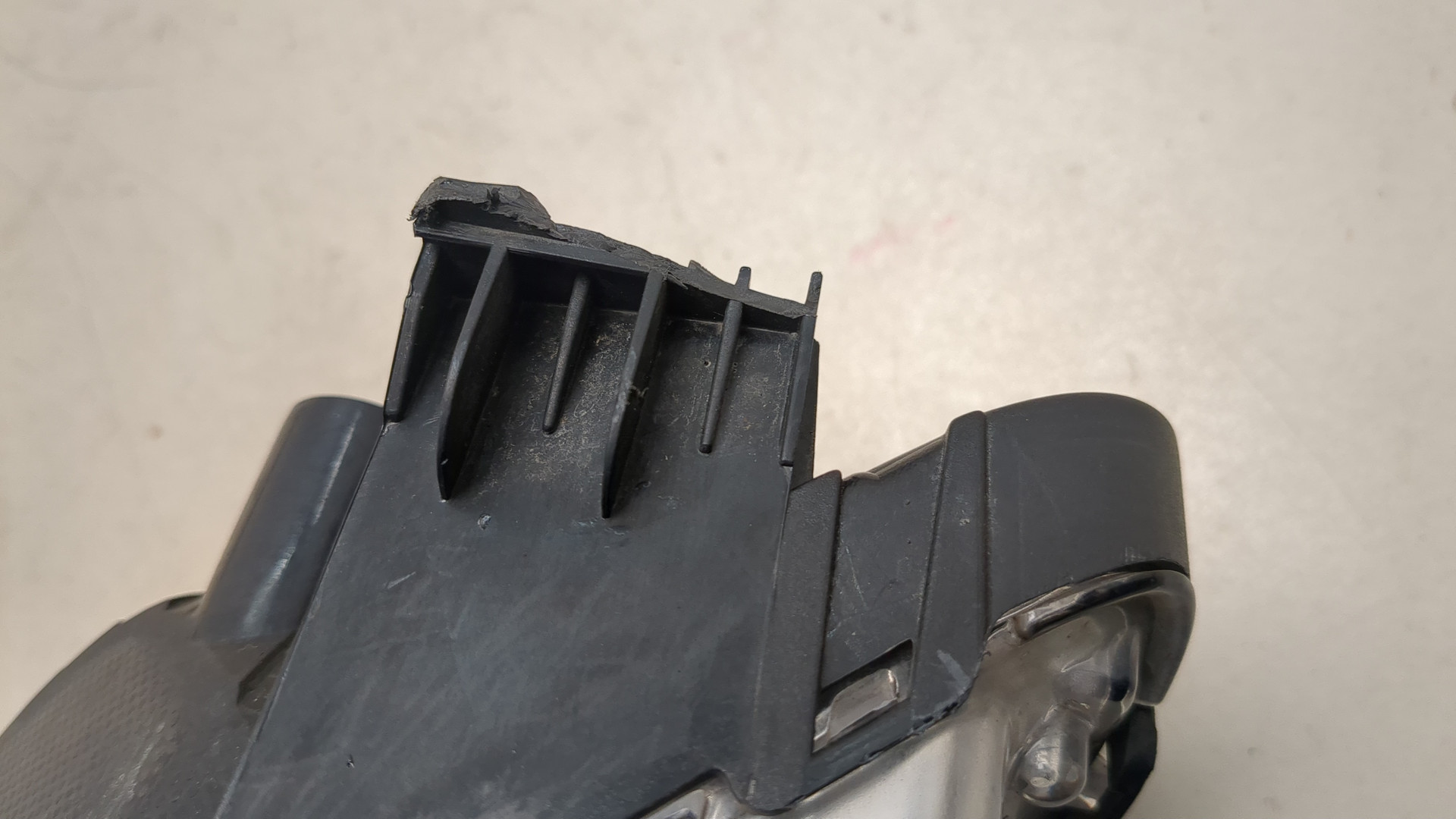 Фара противотуманная левая