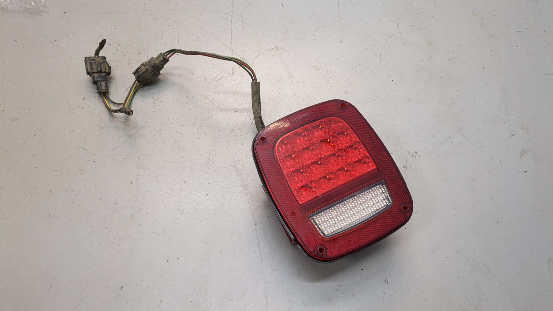 Фонарь задний правый