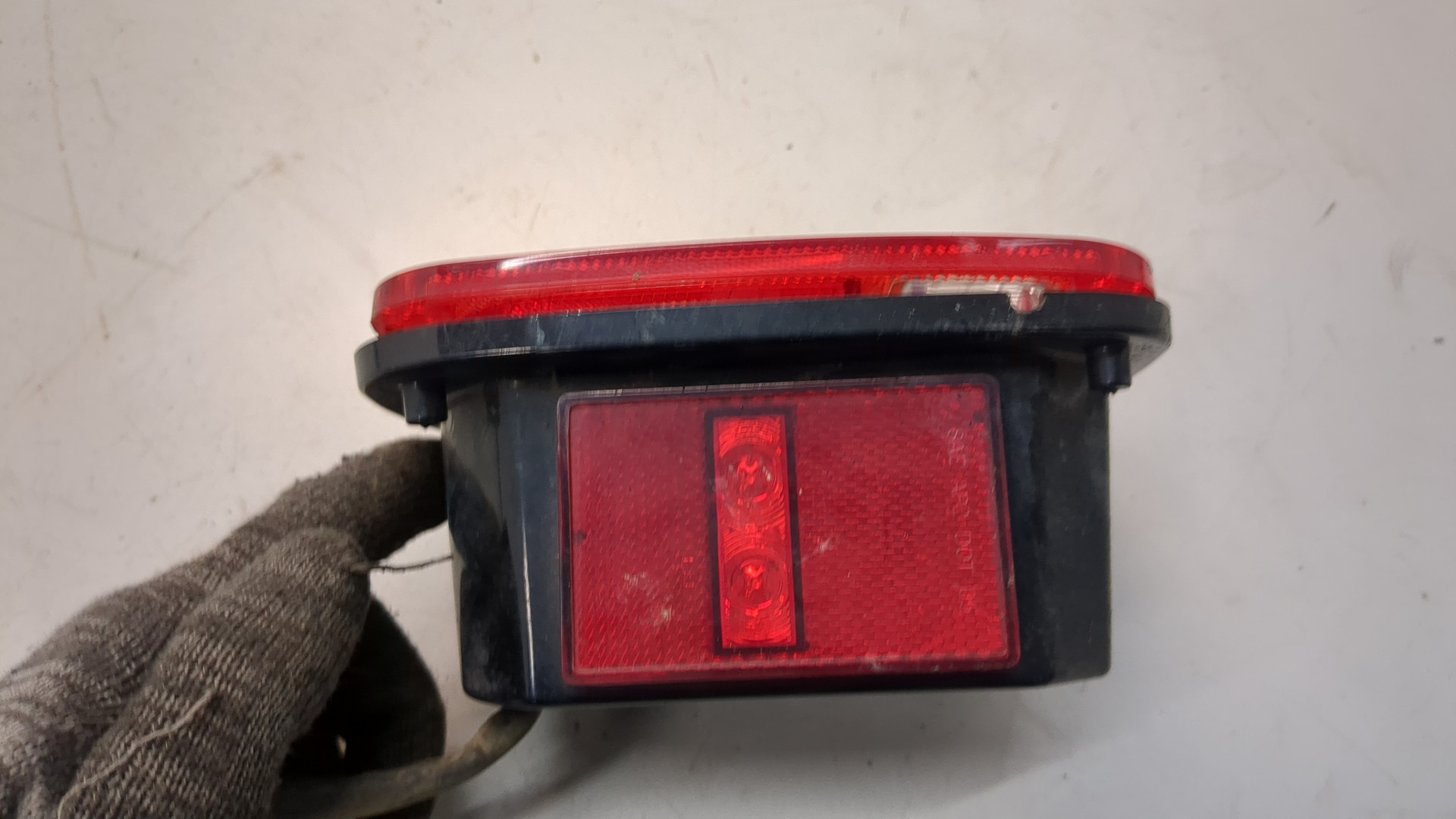 Фонарь задний правый