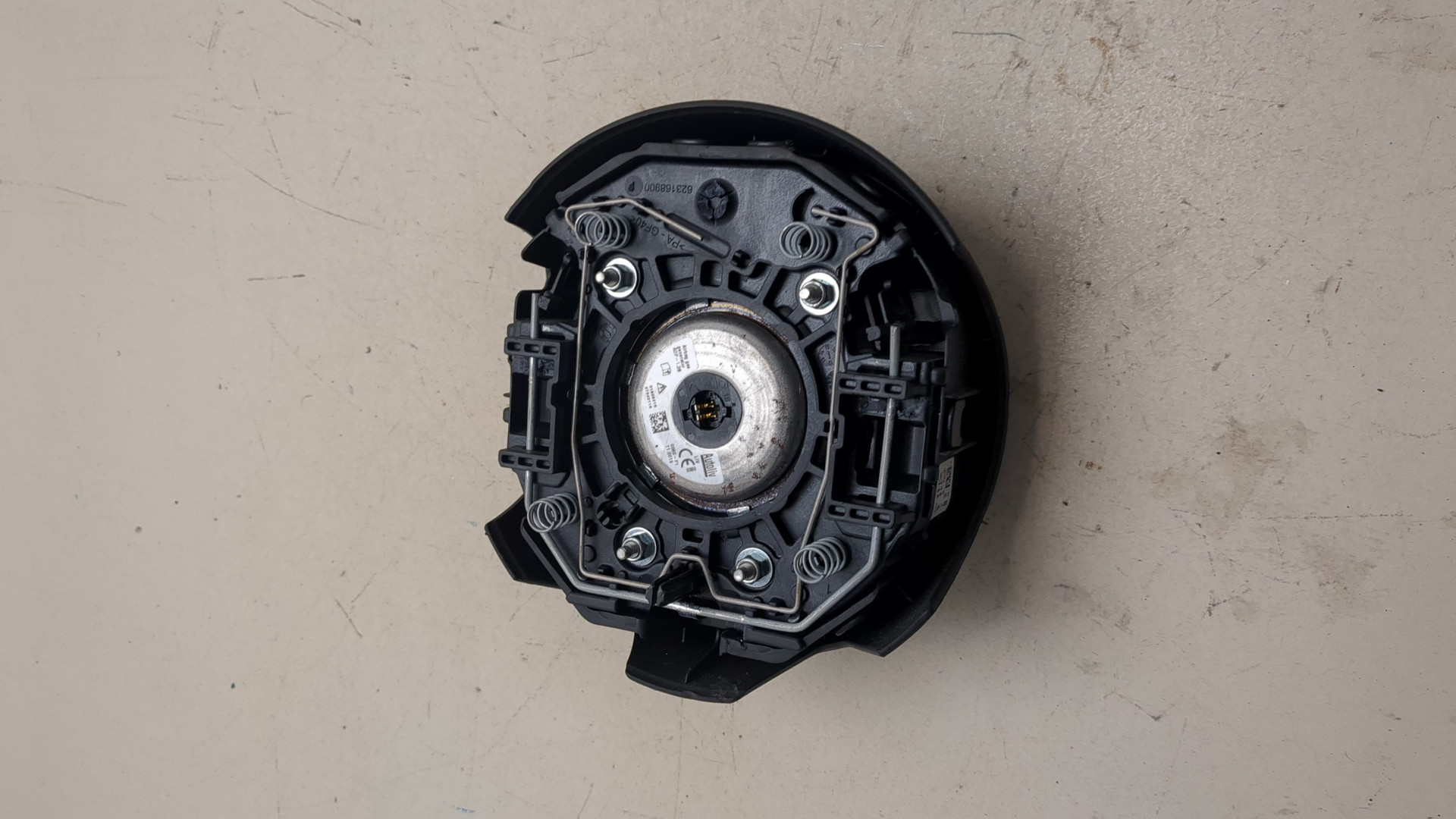 Подушка безопасности в рулевое колесо