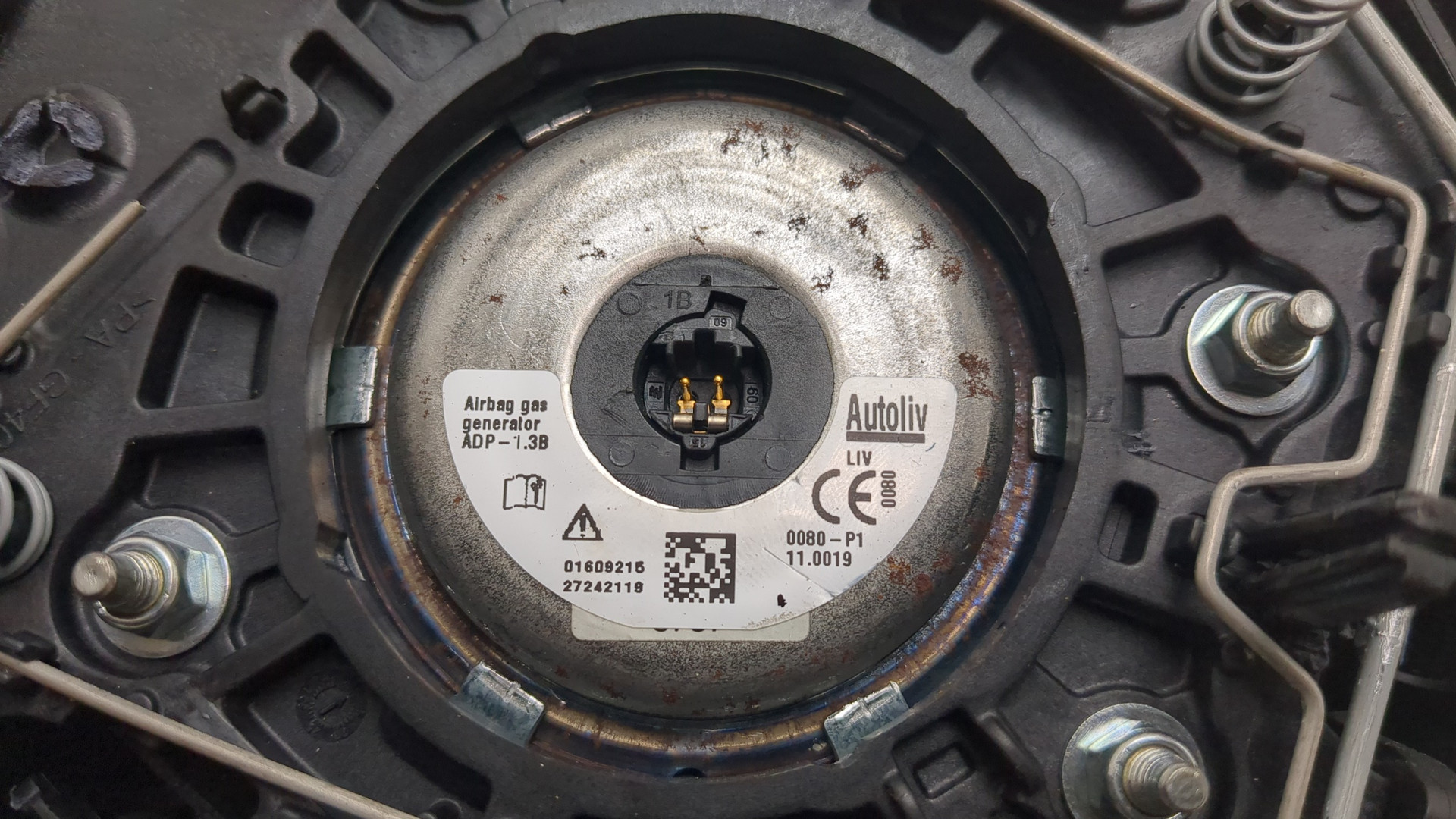 Подушка безопасности в рулевое колесо