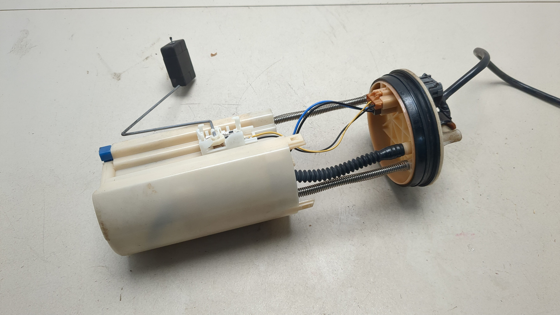 Насос топливный электрический