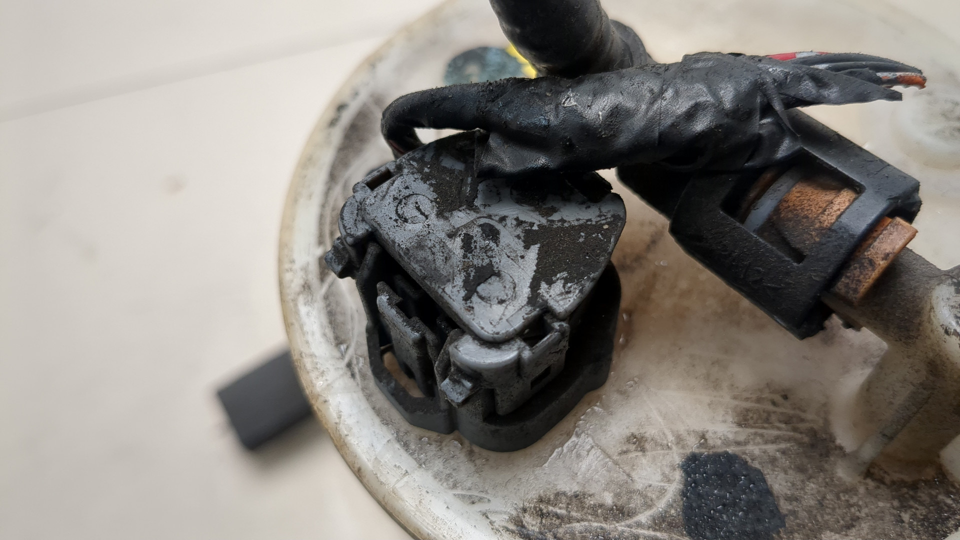 Насос топливный электрический