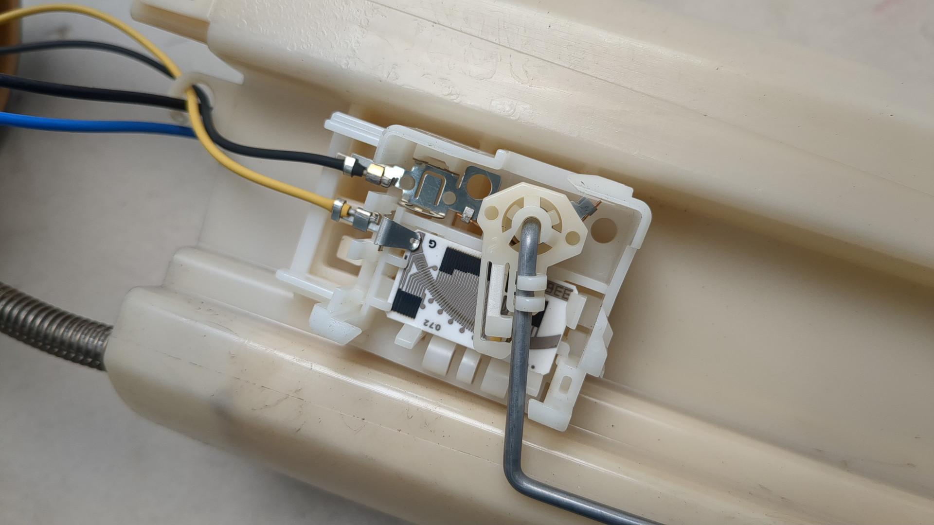 Насос топливный электрический