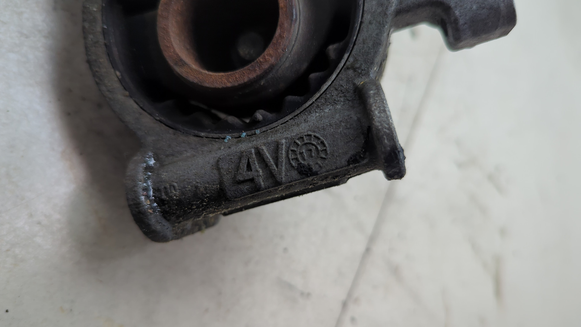 Опора двигателя