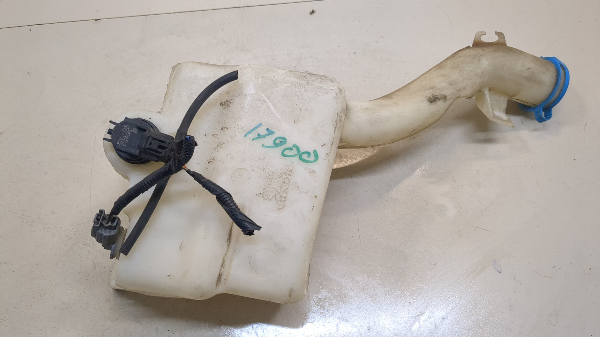 Бачок омывателя лобового стекла