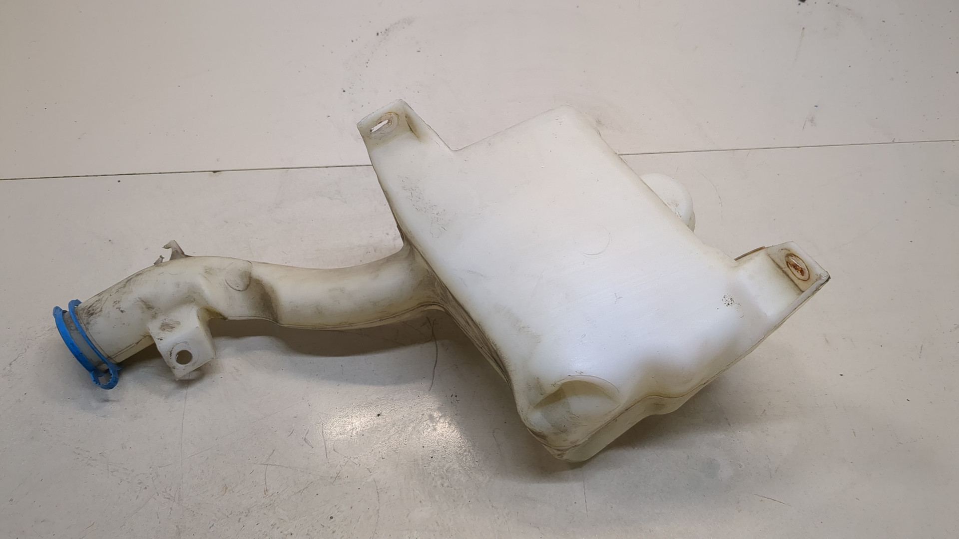 Бачок омывателя лобового стекла