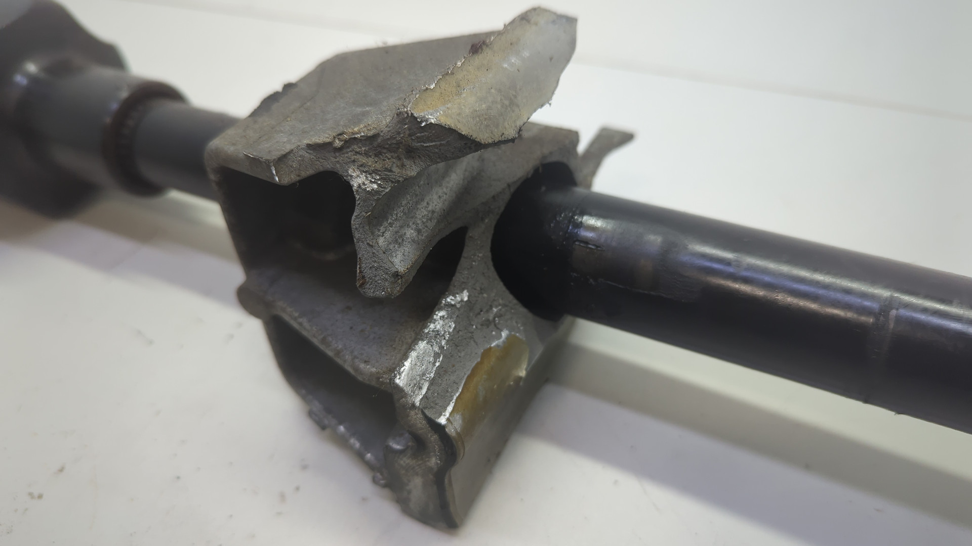 Полуось передняя правая