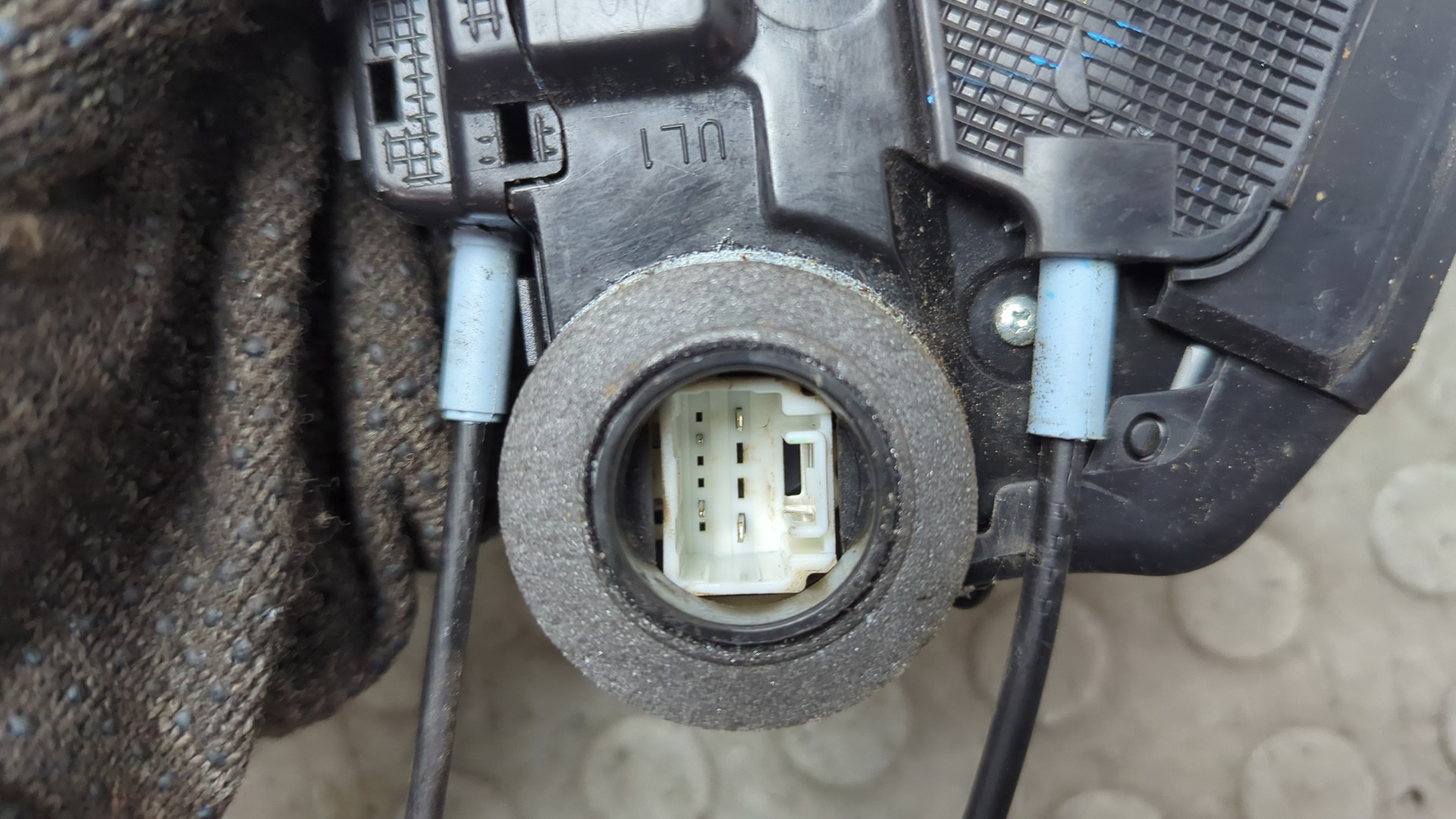 Замок двери задней левой