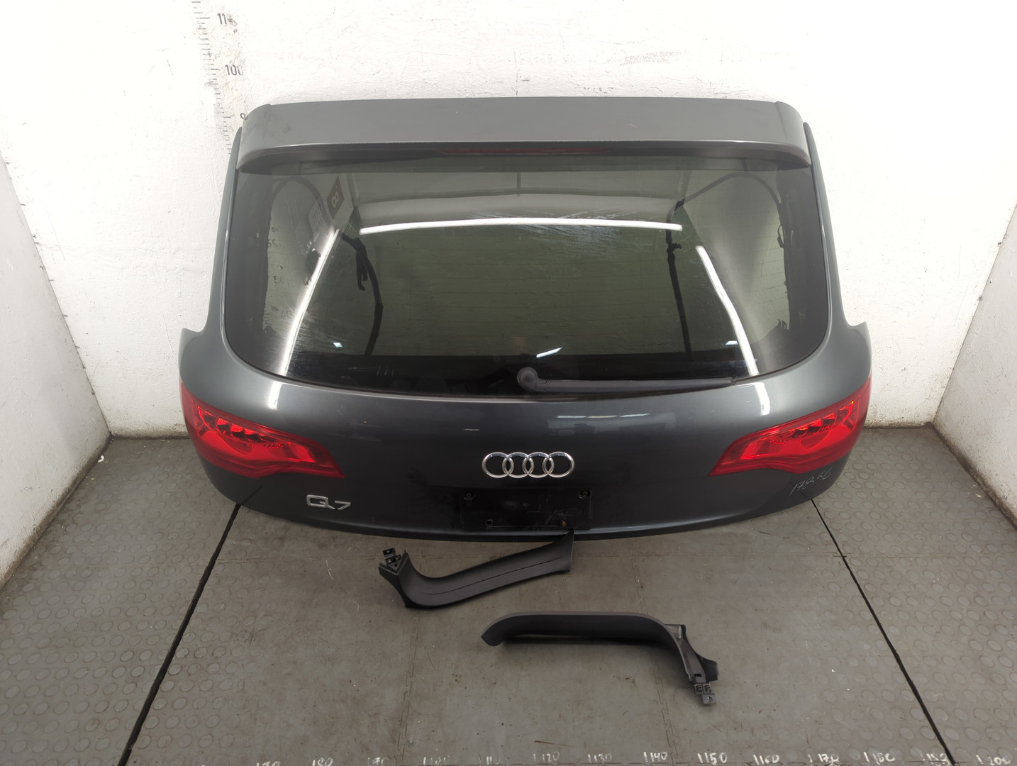 Дверь багажника