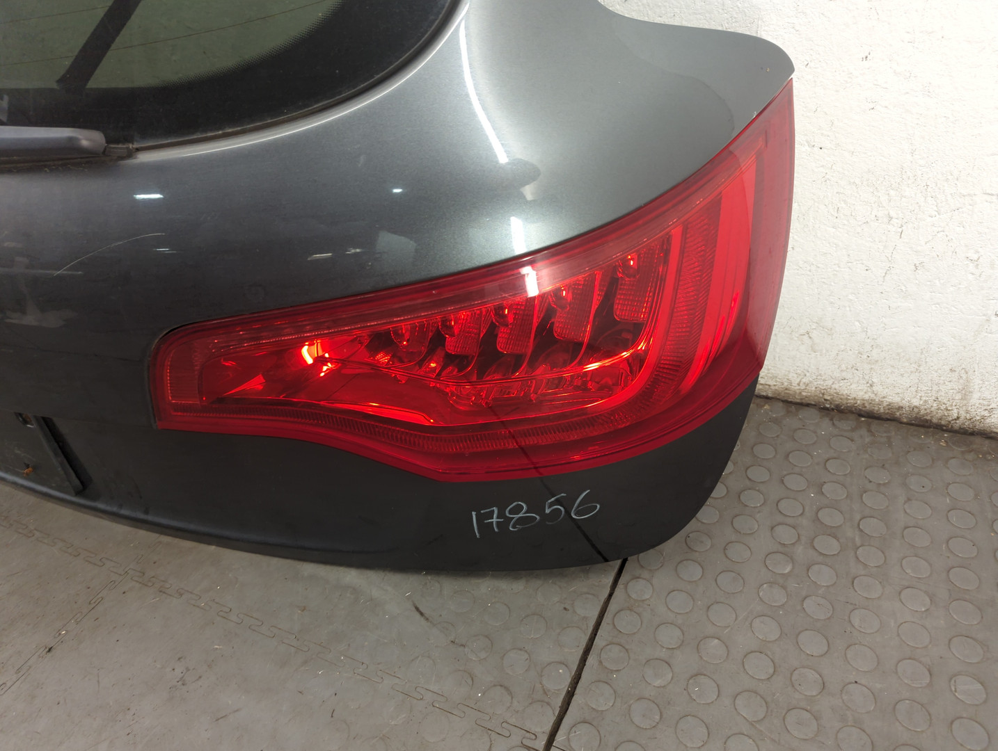 Дверь багажника