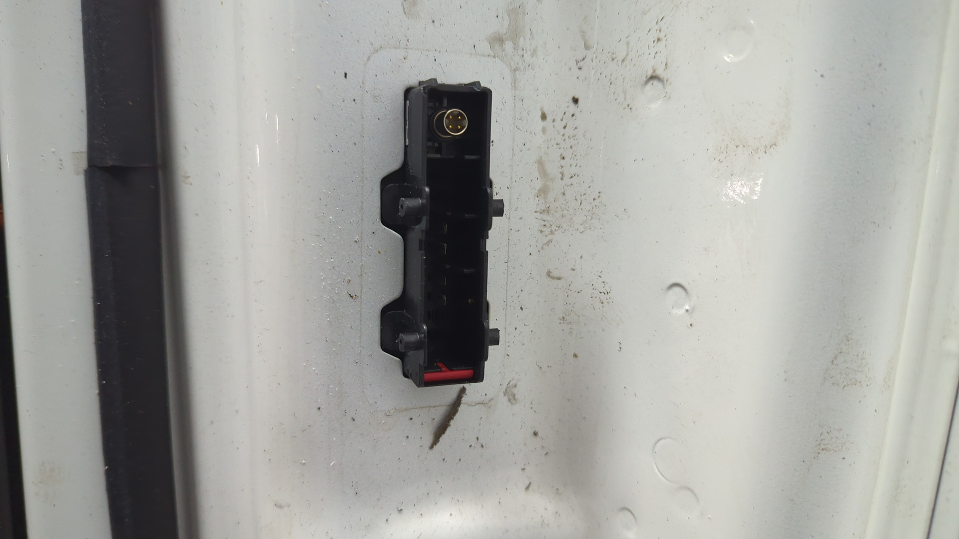 Дверь передняя левая