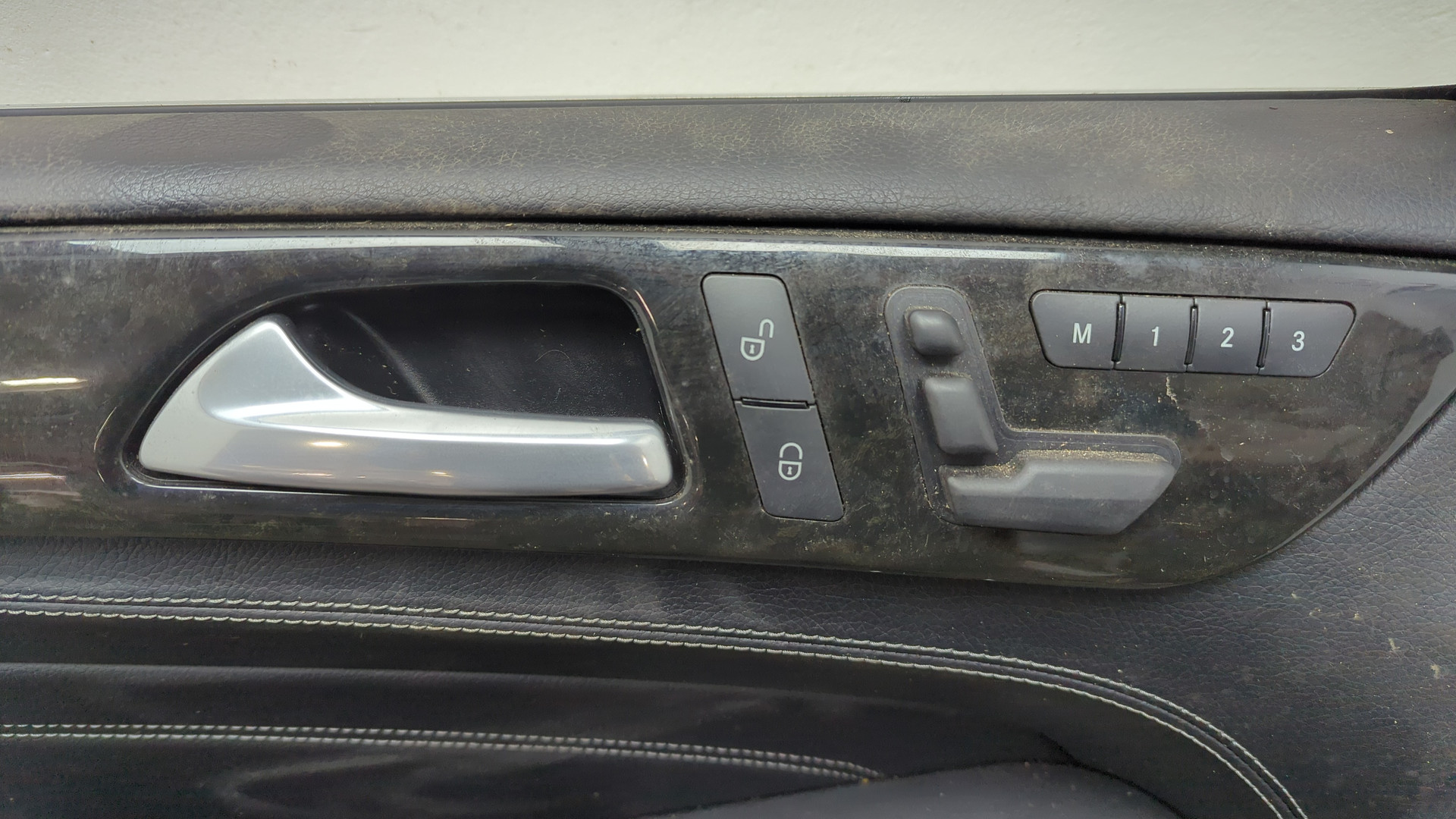 Дверь передняя левая