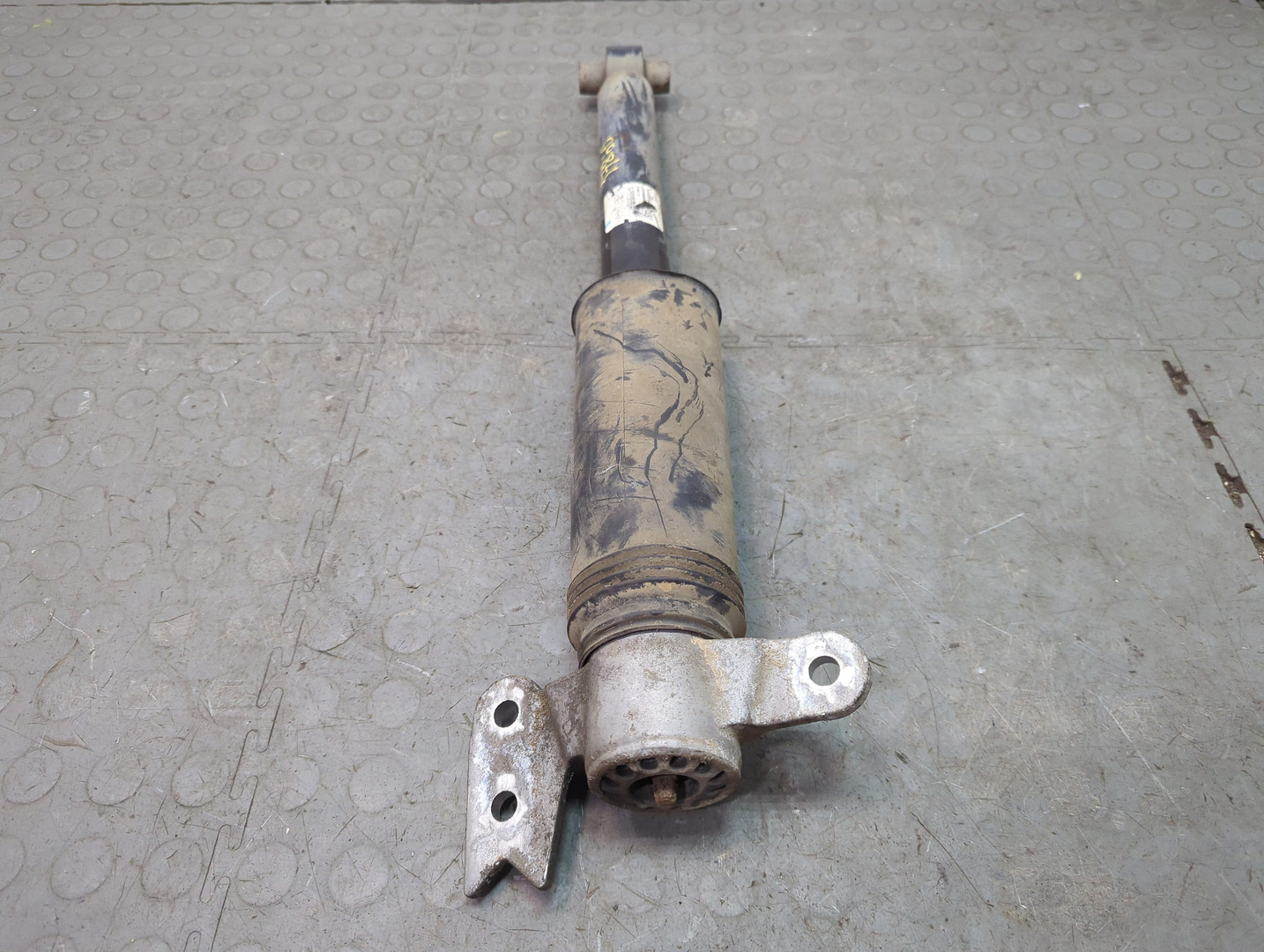 Амортизатор задний (стойка)