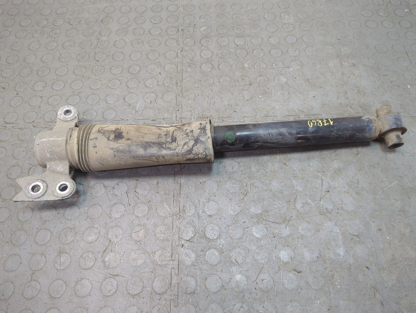 Амортизатор задний (стойка)