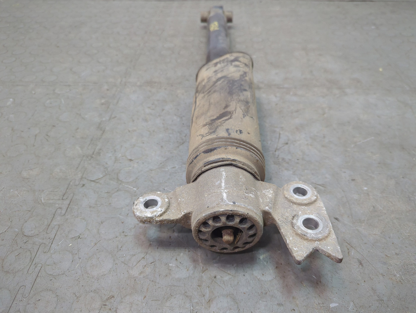 Амортизатор задний (стойка)