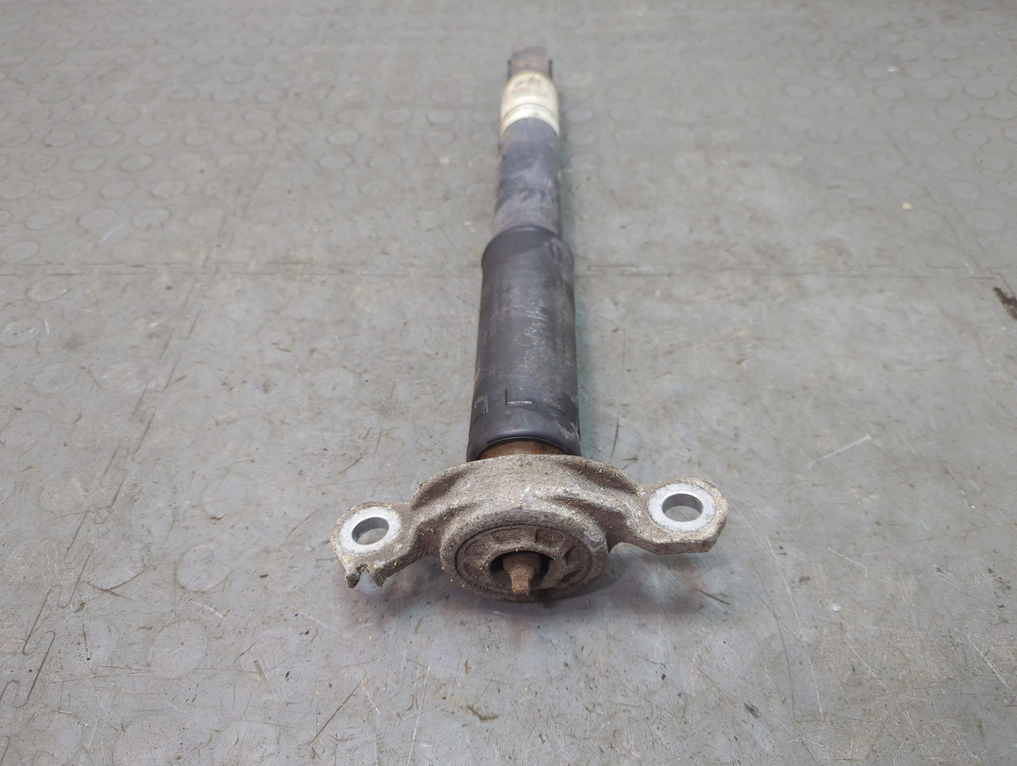 Амортизатор задний (стойка)