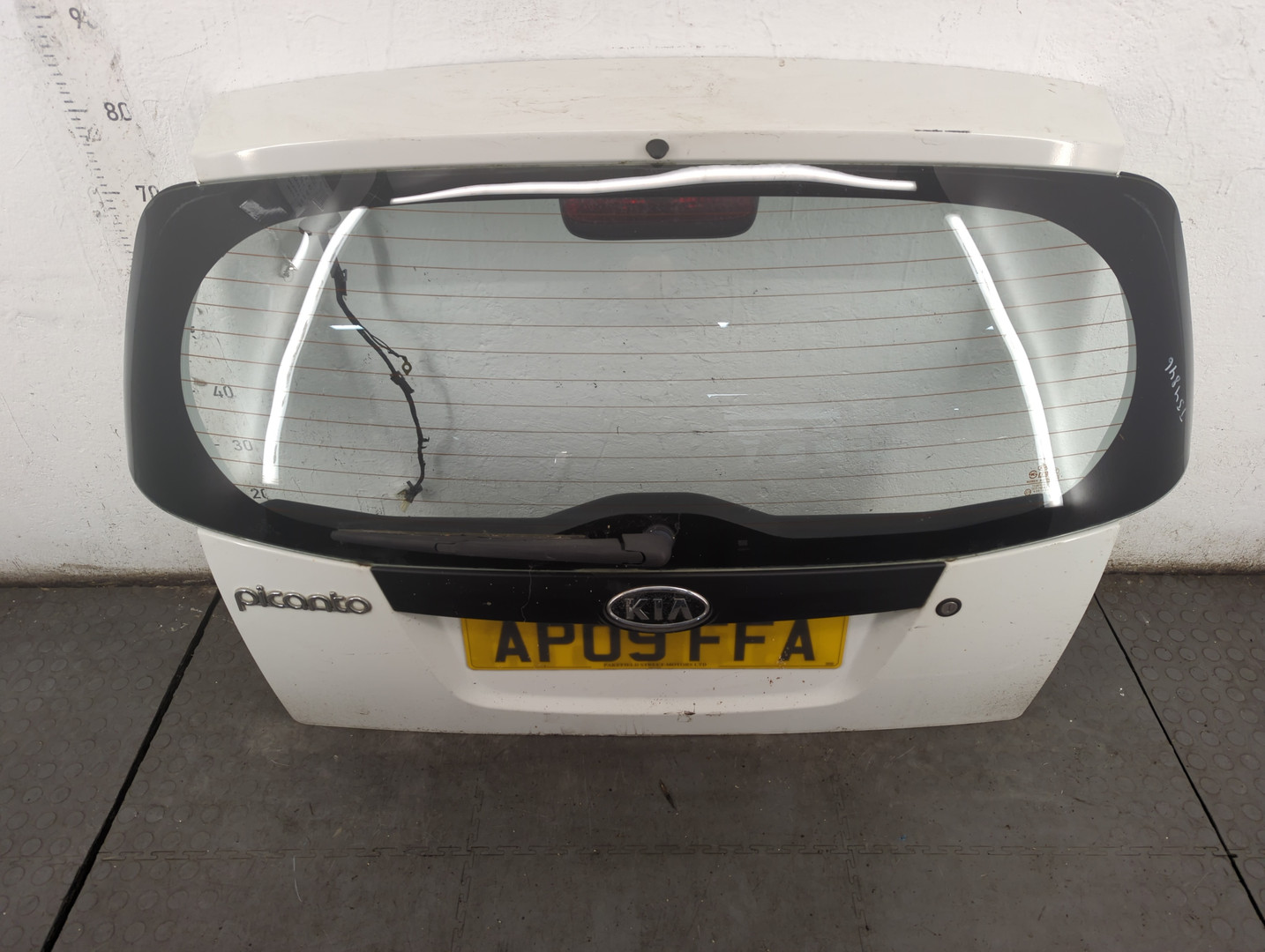 Дверь багажника