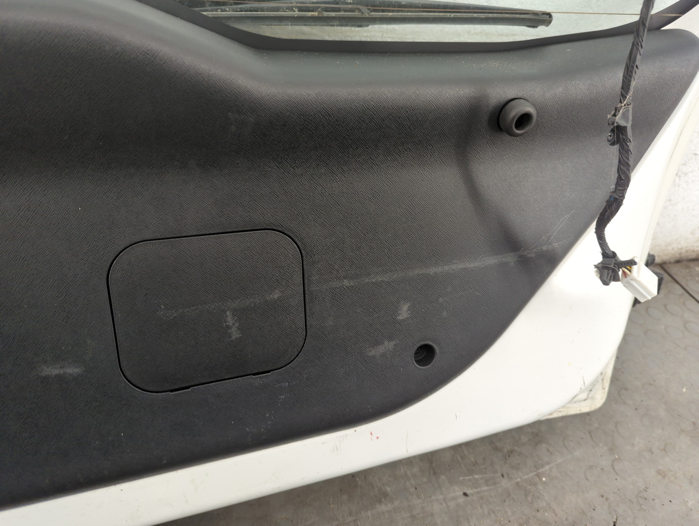 Дверь багажника