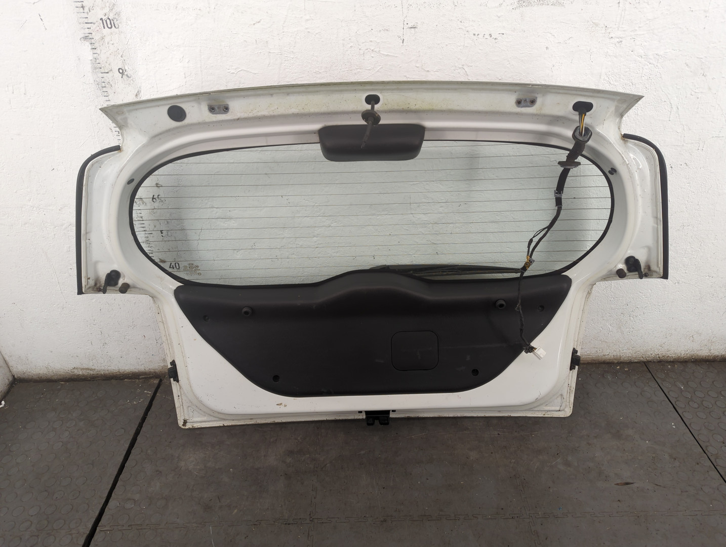 Дверь багажника