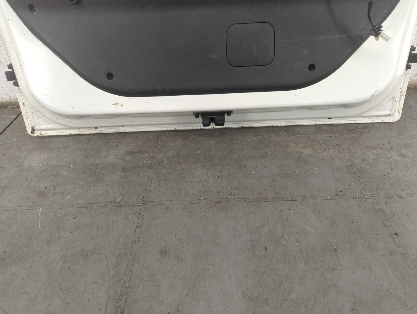 Дверь багажника